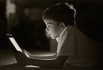 Безопасность ребенка в интернете: чем опасен интернет для детей?
